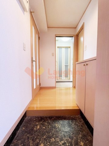 玄関　※同タイプのお部屋になります。