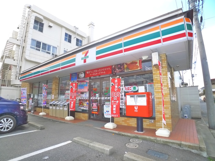 コンビニ　セブンイレブン（コンビニ）まで753m