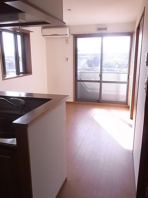 居室・リビング　出窓があるのでとっても明るい！