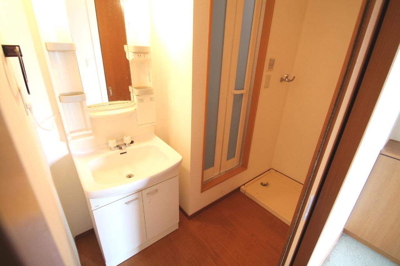 洗面設備　お風呂の前に洗濯機置き場は嬉しい♪