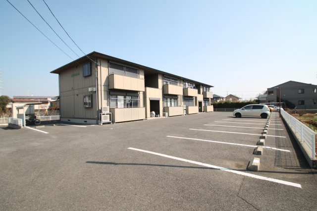 建物外観　敷地内がとっても広い★