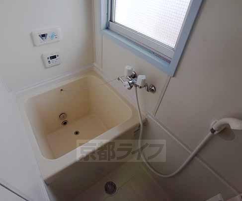 バス・シャワールーム　シャワー付きのお風呂です