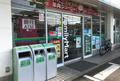 コンビニ　ファミリーマート 名西二丁目店（コンビニ）まで282m