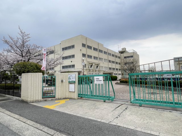 中学校　高槻市立如是中学校（中学校）まで1436m