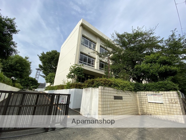 中学校　藤沢市立滝の沢中学校（中学校）まで1302m