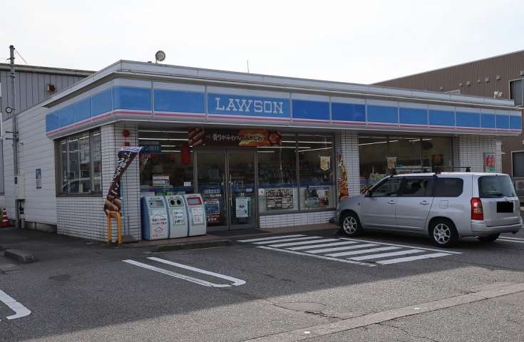 コンビニ　ローソン（コンビニ）まで666m