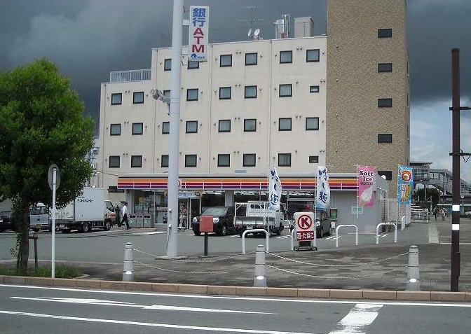 コンビニ　ファミリーマート 袋井愛野駅南店（コンビニ）まで374m