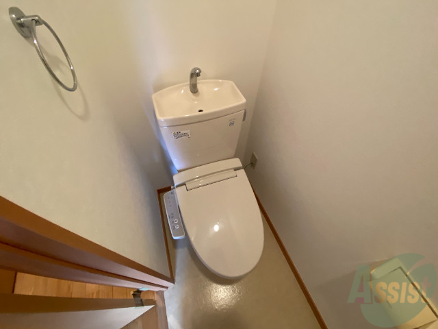 トイレ　こちらはトイレです。清潔感があり、安心して使用できます。