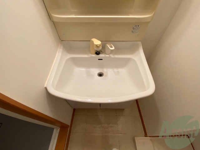 洗面設備　洗面は独立洗面ですので忙しい朝もバッチリですね。