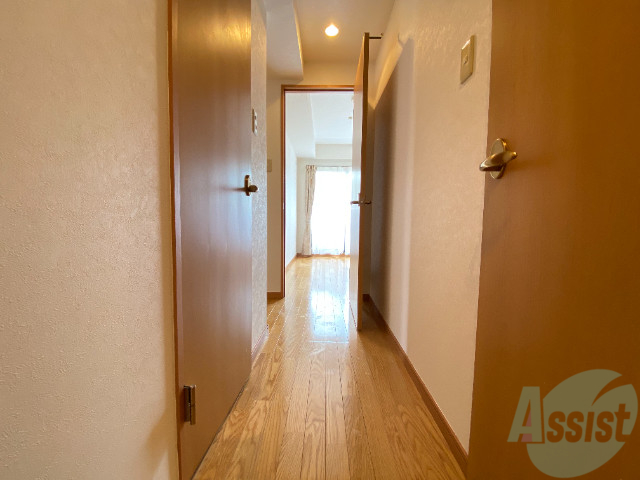 玄関　玄関の様子です。明るい印象ですね。気分もあがりそう。