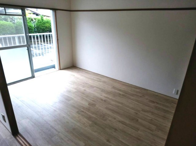 居室・リビング　写真は別のお部屋のものになります。