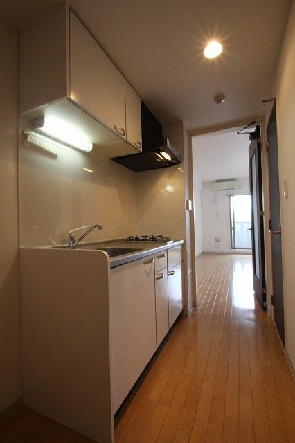 キッチン　同物件別号室の写真です。