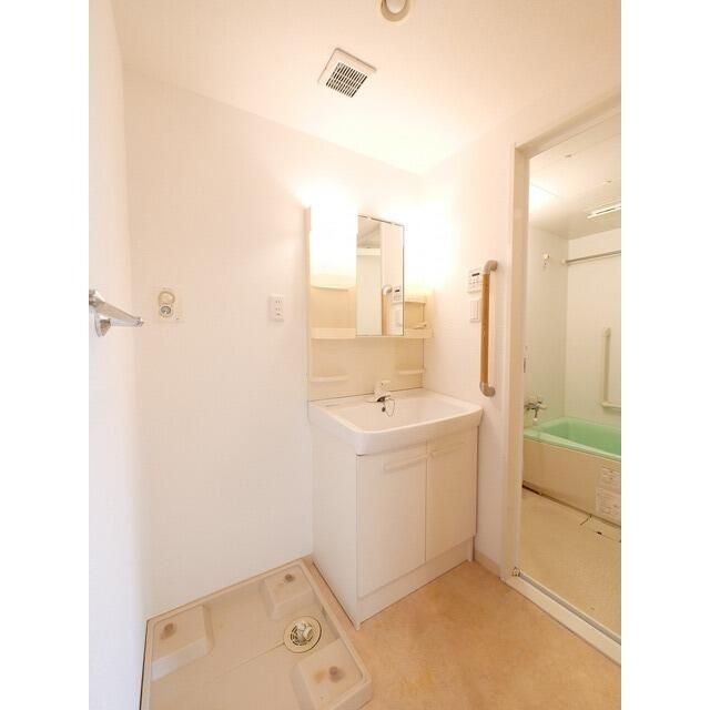 洗面設備　脱衣スペースもあります