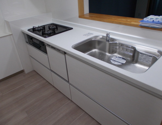 キッチン　※反転タイプの写真を使用しています。