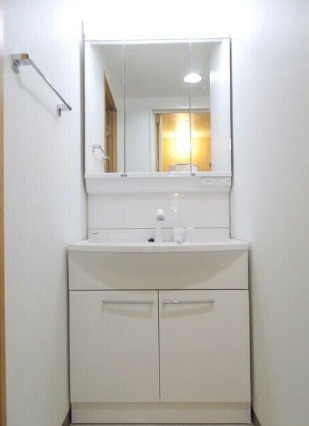 洗面設備　※反転タイプの写真を使用しています。