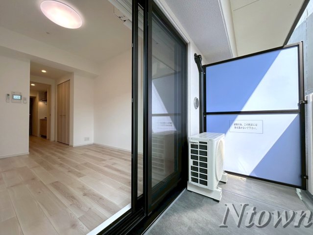 バルコニー　暖かな日差しのふりそそぐバルコニー