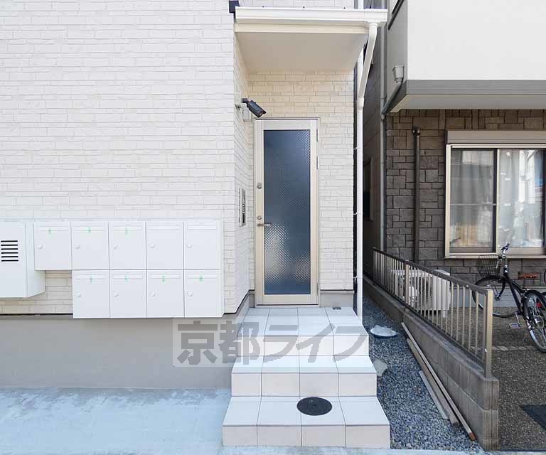 その他共有部分　建物入り口になります。