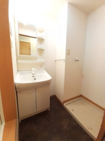 洗面設備　脱衣スペースもあります