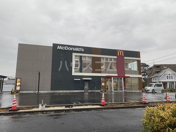 飲食店　マクドナルド　半田店（飲食店）まで734m