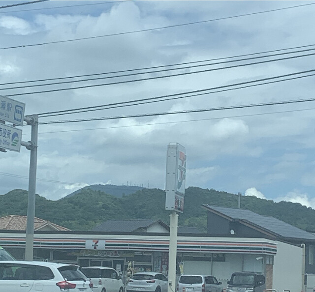 コンビニ　セブンイレブン三豊市役所前店（コンビニ）まで739m