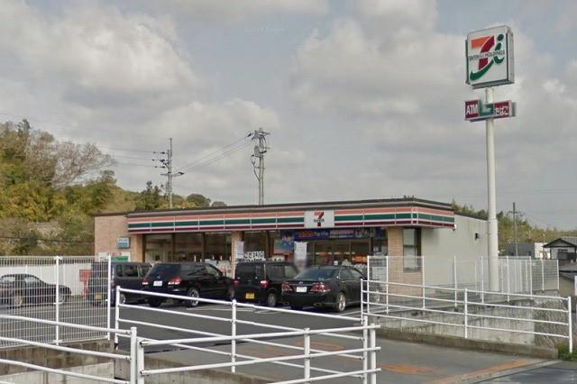 コンビニ　セブン‐イレブン／直方下新入店（コンビニ）まで1060m