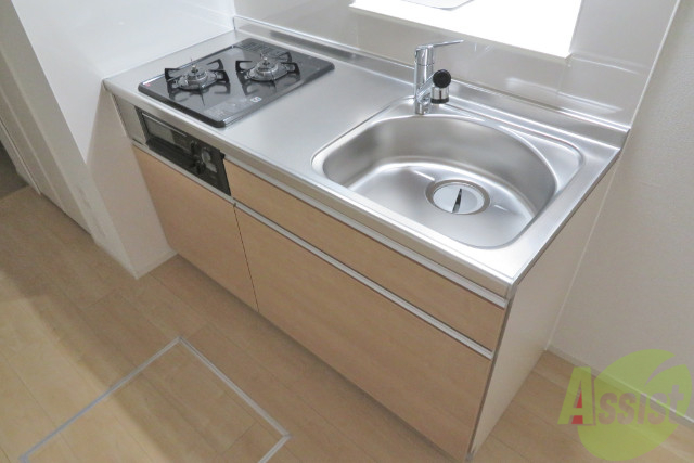 キッチン　キッチンはシステムキッチンです。お魚も焼けますよ。