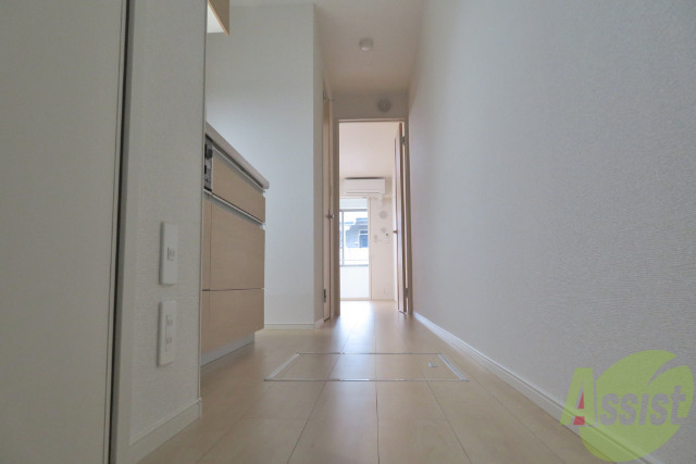 玄関　玄関から撮影しました。長い廊下は走りたくなりますね。