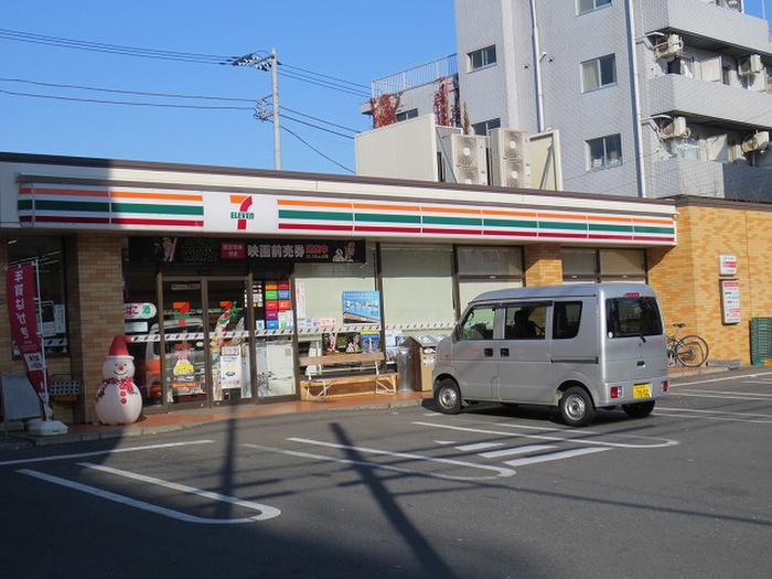 コンビニ　セブンイレブン（コンビニ）まで213m