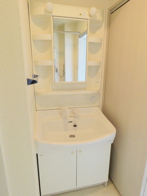 洗面設備　他号室のお写真です。参考にご覧ください。