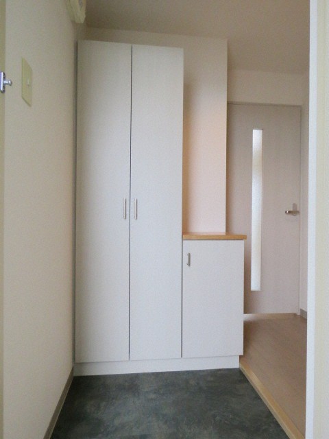 玄関　他号室のお写真です。参考にご覧ください。