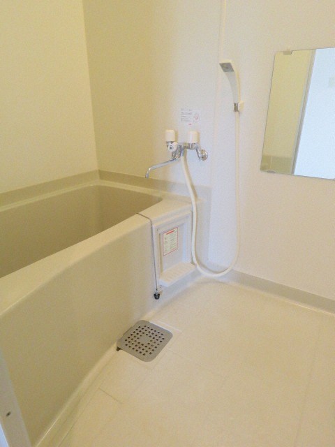 バス・シャワールーム　他号室のお写真です。参考にご覧ください。