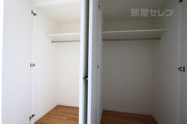 収納　階数によりフローリングの色が異なります