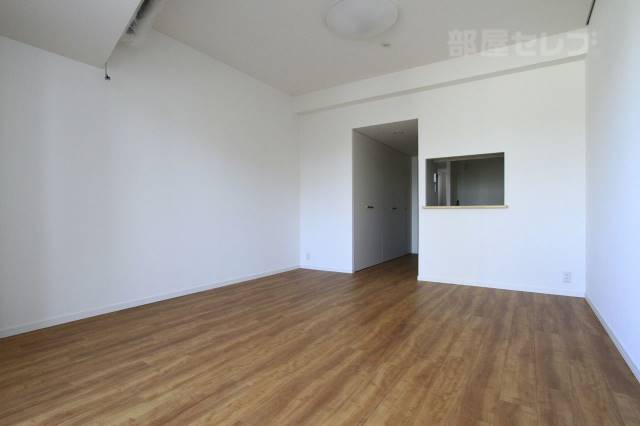 その他部屋・スペース　階数によりフローリングの色が異なります