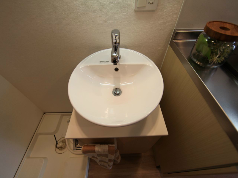 洗面設備　オシャレな独立洗面台付　洗濯機ご用意できます