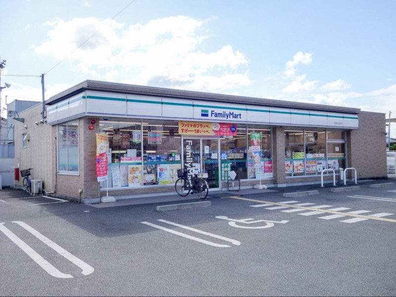 コンビニ　ファミリーマート奈良大安寺店（コンビニ）まで500m