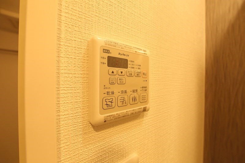 その他設備　浴室暖房乾燥機付き