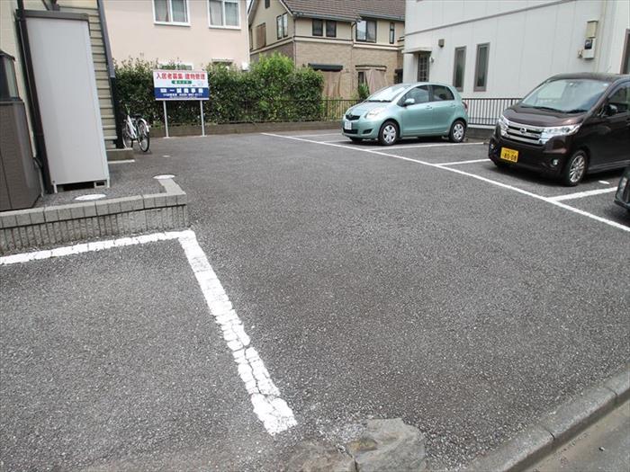 エントランス　駐車場入口
