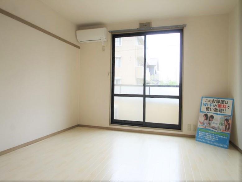 居室・リビング　南向きで明るい室内