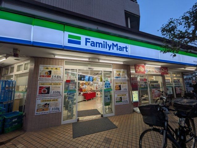 コンビニ　ファミリーマート 大森北店（コンビニ）まで383m