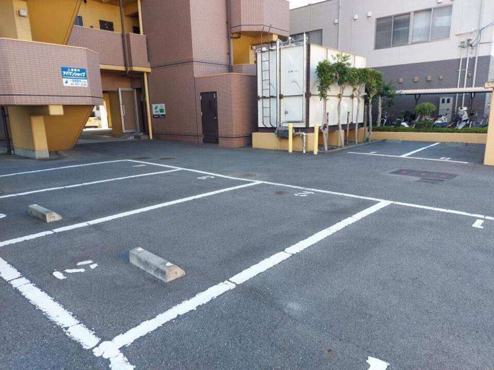 駐車場　駐車場