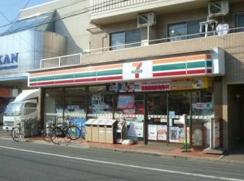 コンビニ　セブンイレブン 世田谷千歳台5丁目店（コンビニ）まで261m