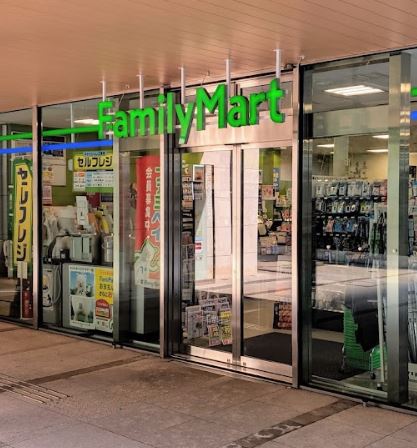コンビニ　ファミリーマート アルコスクエア店（コンビニ）まで801m