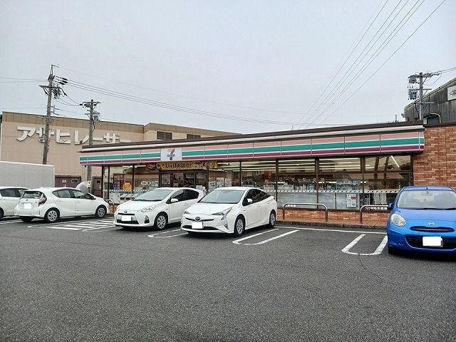 コンビニ　セブンイレブン（コンビニ）まで490m