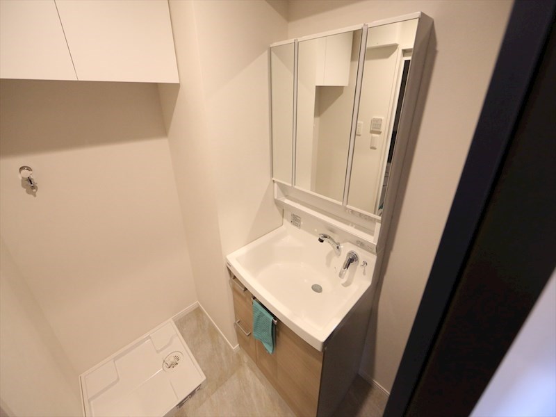 洗面設備　脱衣所　独立洗面台（シャンプードレッサー付）