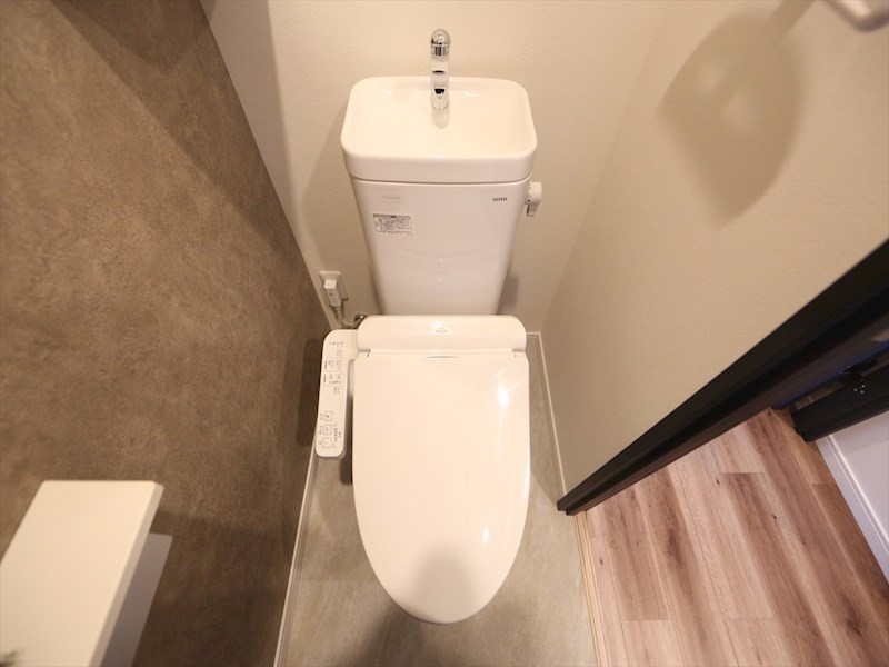 トイレ　温水洗浄暖房便座付トイレ