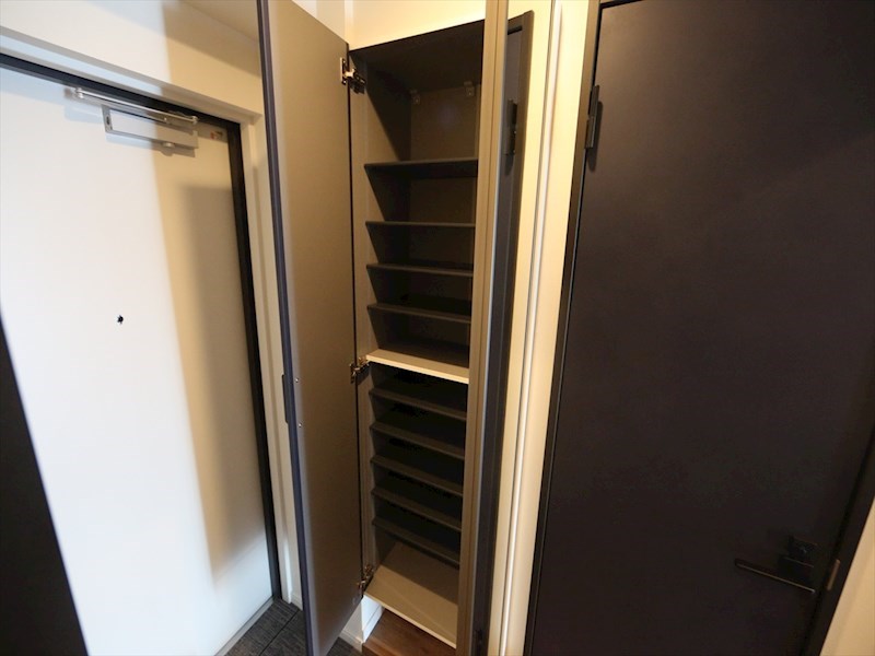 玄関　玄関　シューズボックス付（収納充実してます）