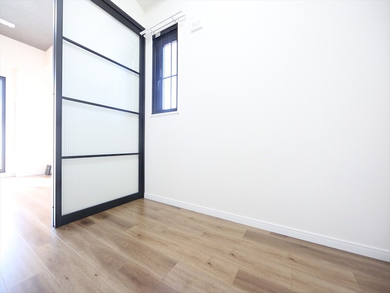 その他部屋・スペース　ＬＤＫ9.6帖　洋室2.8帖　つなげても仕切っても使えます