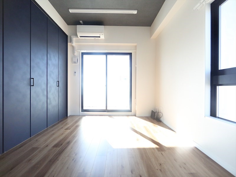 居室・リビング　ＬＤＫ9.6帖　エアコン完備　クローゼット付　南面バルコニー