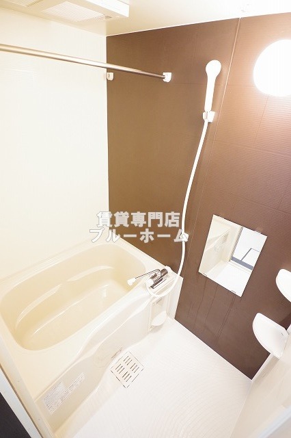 バス・シャワールーム　浴室乾燥機付きで雨の日の洗濯に困らない！