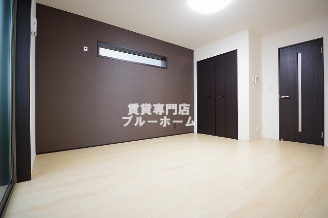 居室・リビング　9帖の洋室です！